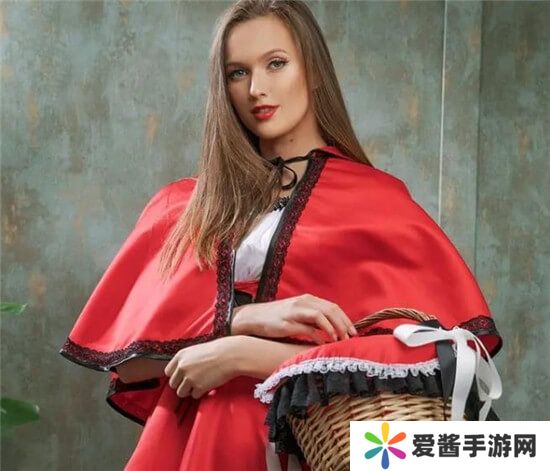 Stacy Cruz(史黛西·克鲁兹)是谁,个人资料介绍