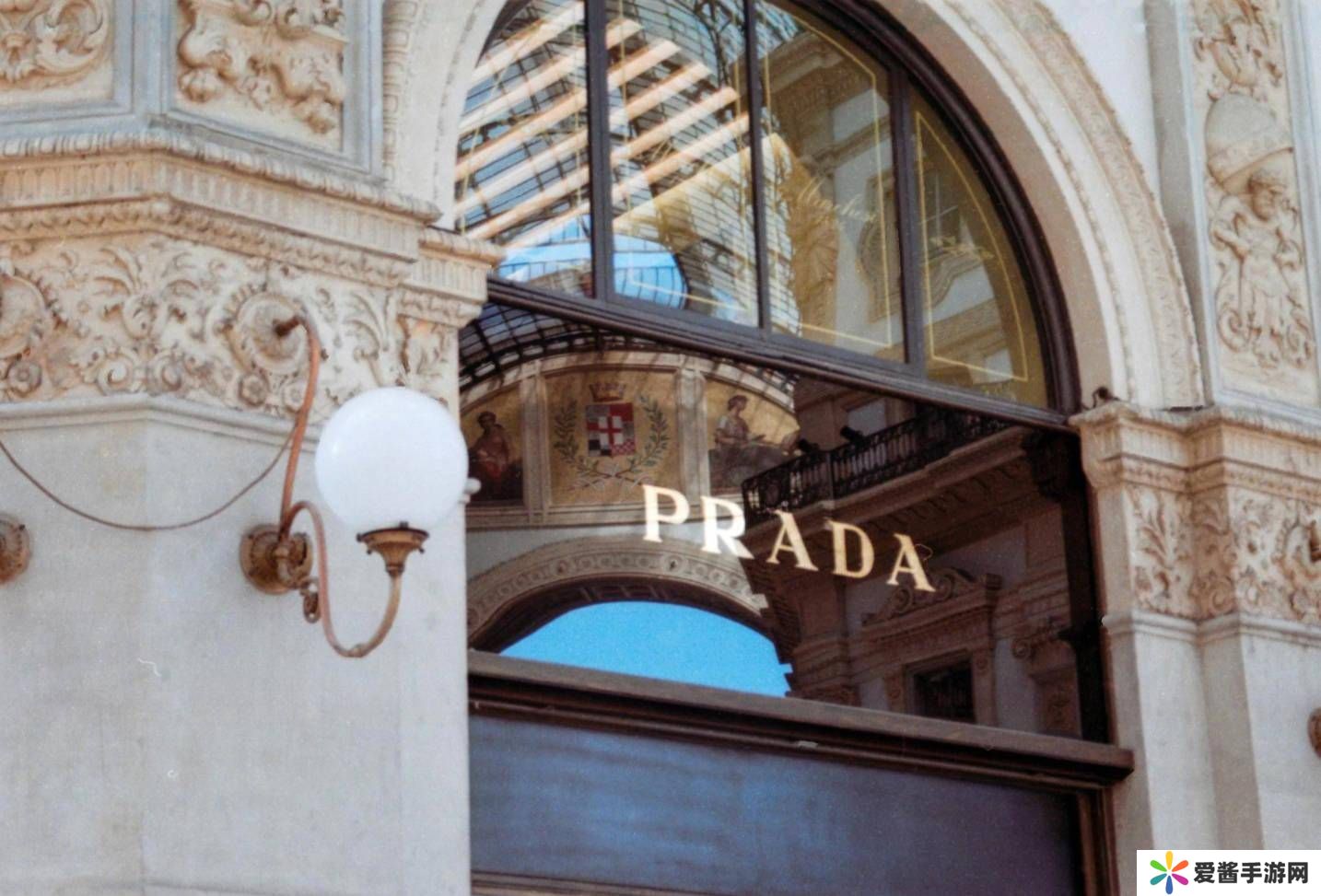 Miu Miu爆火成“千金风”代表，年销近百亿，能否持续领跑奢侈品市场？